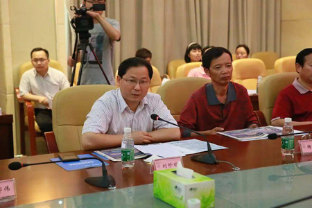 湘西自治州委常委、吉首市委書記劉珍瑜書記致辭 湘西自治州委常委、吉首市委書記劉珍瑜書記致辭