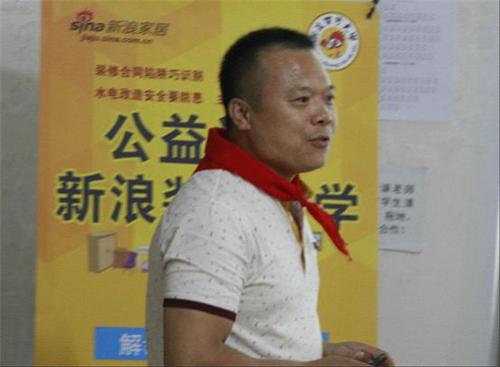 科萊諾衣柜杜振清講師激情講解 科萊諾衣柜杜振清講師激情講解