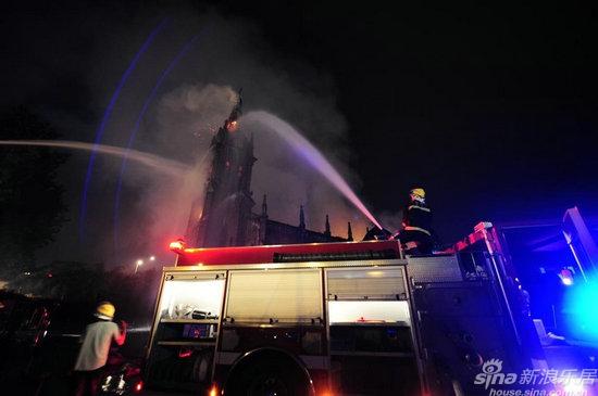 宁波老外滩天主教堂凌晨起火 官方:有被烧没被