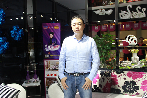 德勝布蘭卡沙發(fā)董事長鄭秋偉