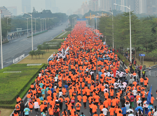 12月7日2014深圳国际马拉松赛震撼开跑