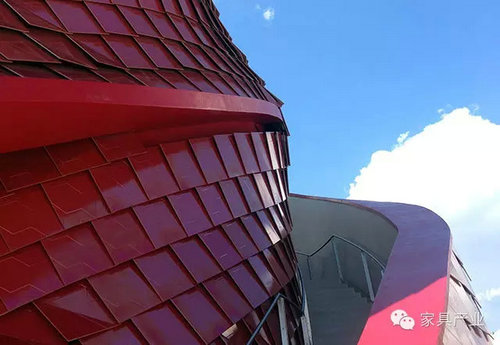 (萬科館覆蓋4000塊“鱗片”) (萬科館覆蓋4000塊“鱗片”)