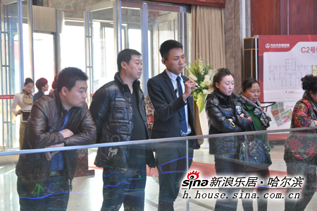 人口大战三百回合_战斗机器人VS 纸箱人大战三百回合(3)
