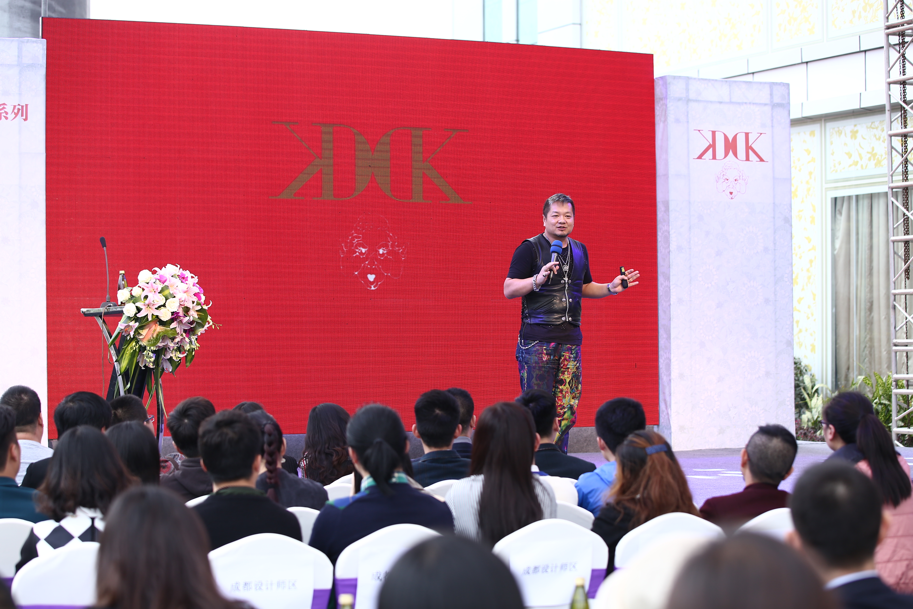 新品設計師戴昆現場進行了長達40分鐘的精彩演講