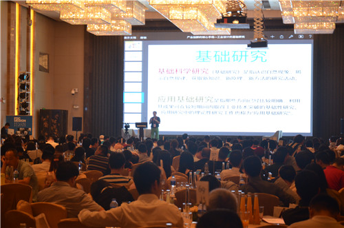 石振宇---清华美院设计策略与原型创新研究所副所长 石振宇---清华美院设计策略与原型创新研究所副所长