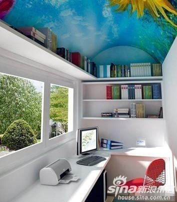 阳台改造的小书房，蓝色的天空，绿色的心情