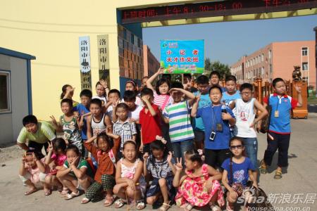 上海滩华府携手洛阳晚报的小记者为福利院儿童