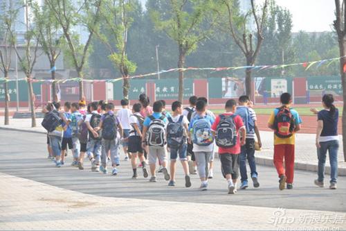 济南历城二中万象新天分校10月16日举行开学