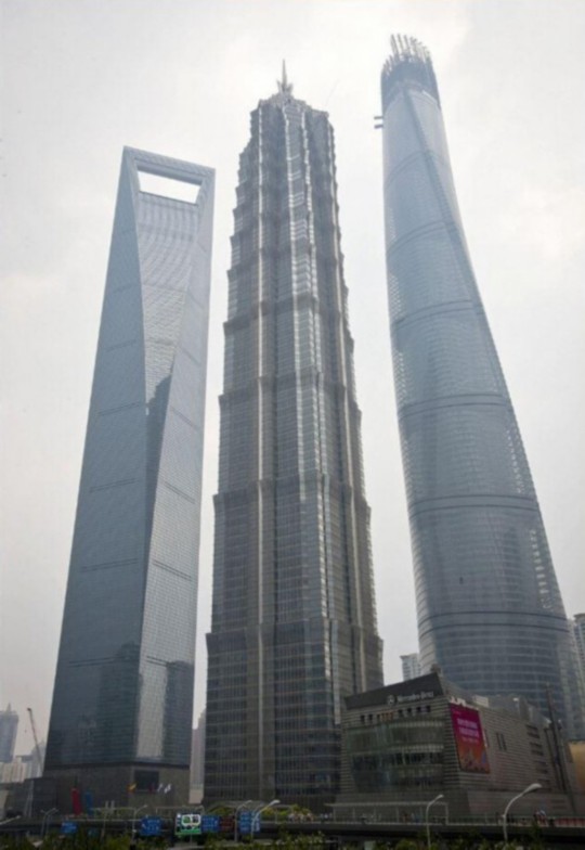 中国最高楼上海中心大厦封顶:632米