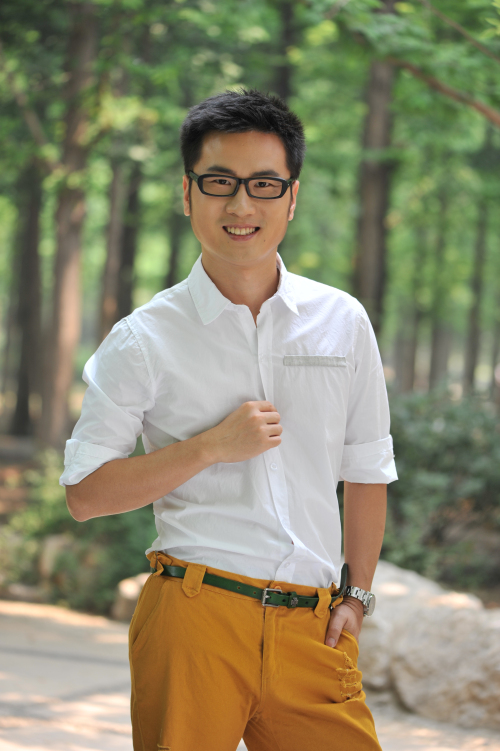 唱到底》 新闻主播小朱搭档琳琳担纲主持