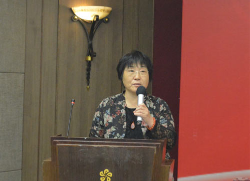 中国建筑装饰装修材料协会门窗幕墙分会会长靳秀凤会上讲话