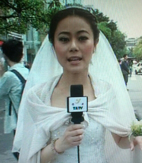 韩国女主播_主播穿婚纱播报(2)