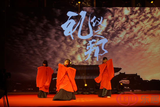 华东交通大学学生表演舞蹈《礼仪之邦》