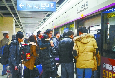 武汉地铁改变城内春运模式