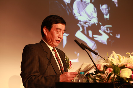 图为毛序国现场激动发言